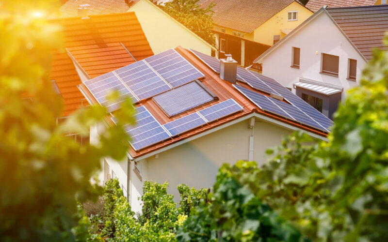 Waarom je nu juist wél aan zonnepanelen moet beginnen